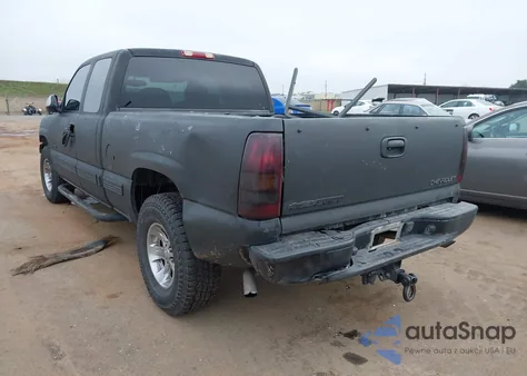 2000 Chevrolet Silverado 1500 Ls z USA, uszkodzony, nr VIN 1GCEK19T4YE376492